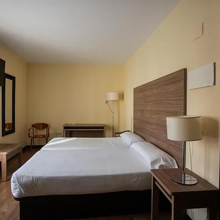 מלון Centro Braseros 3*