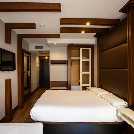 מלון Centro Braseros 3*